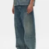 Arbetsjeans med utsvängda ben