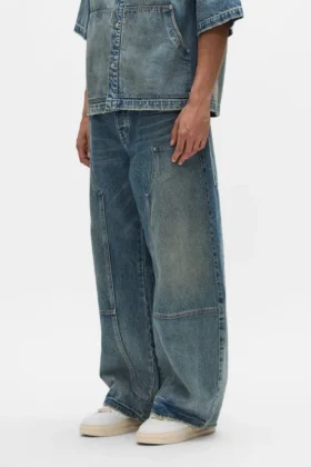Arbetsjeans med utsvängda ben