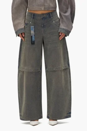 Baggy med präglat logo