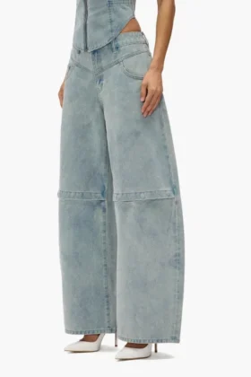 Baggy med präglat logo