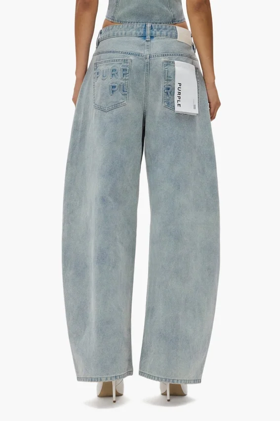 Baggy med präglat logo