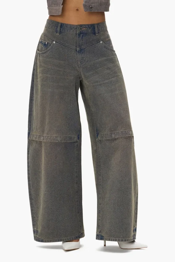 Baggy med präglat logo