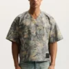 Målad kamouflage-T-shirt i läder