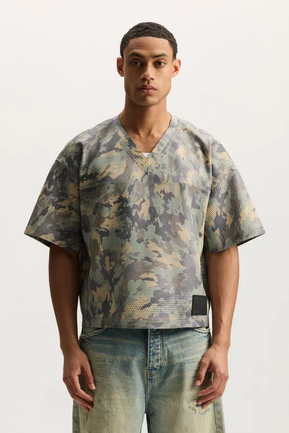 Målad kamouflage-T-shirt i läder