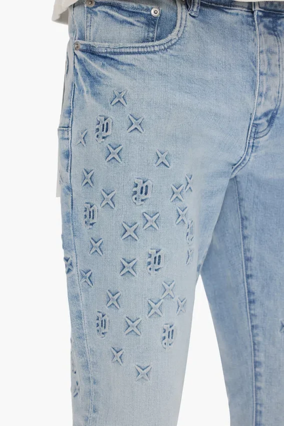 P004 Monogram i prägling