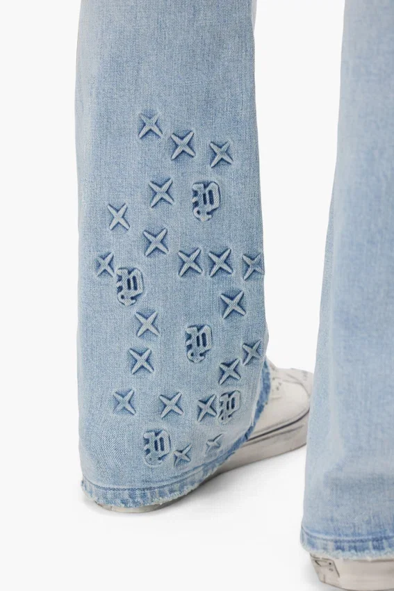 P004 Monogram i prägling