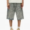 P070 Handpärlade shorts med kristallutsmyckning