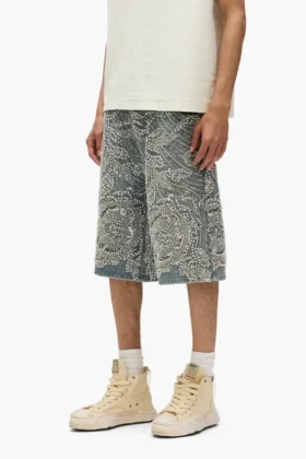 P070 Handpärlade shorts med kristallutsmyckning