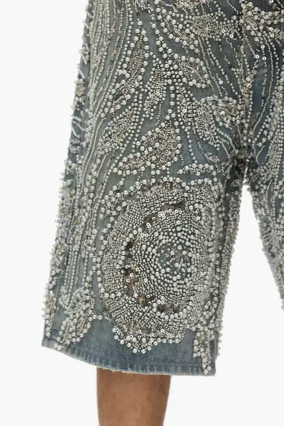 P070 Handpärlade shorts med kristallutsmyckning