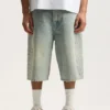 P070 Shorts med präglat monogram