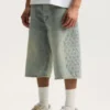P070 Shorts med präglat monogram