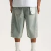 P070 Shorts med präglat monogram