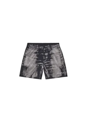 Shorts med slitna kristaller runt om