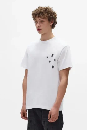 T-shirt med monogram i pärlor