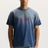 T-shirt med snedställd skrift