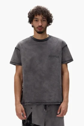 T-shirt med stenciltryckt logotyp