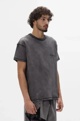 T-shirt med stenciltryckt logotyp